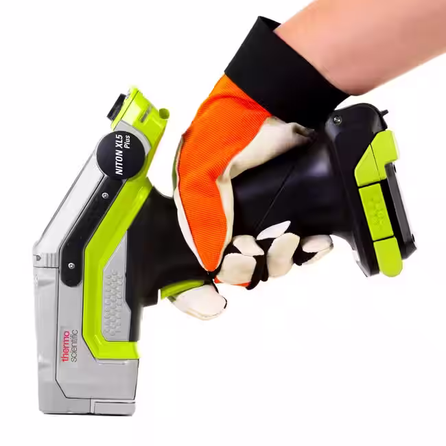 XL5-Pointing-Down-wHand.jpg-650